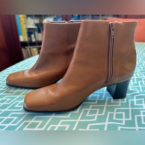 Naturalizer leather ankle boots size 6
